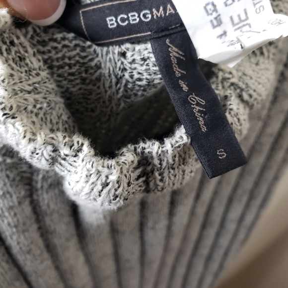 BCBGMAXAZRIA Grey Sleeveless Tunic Sweater - Picture 8 of 8